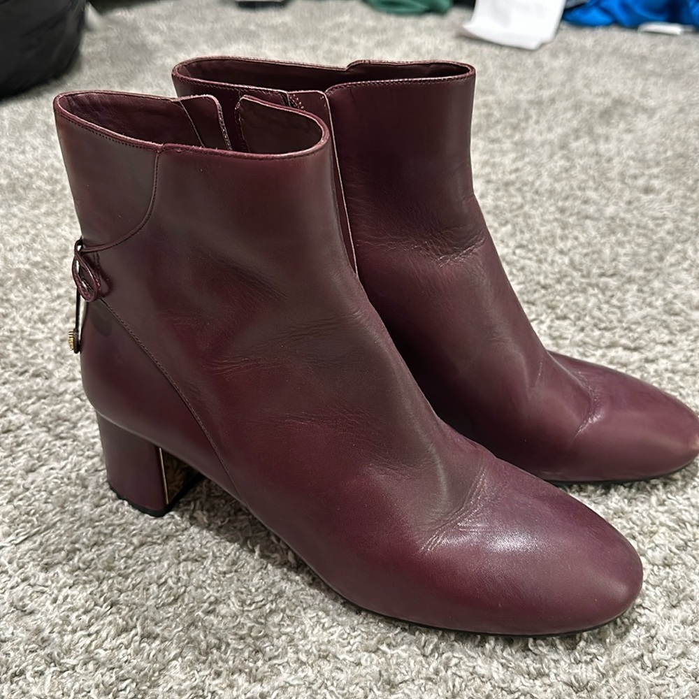 Almost new Tory burch boots